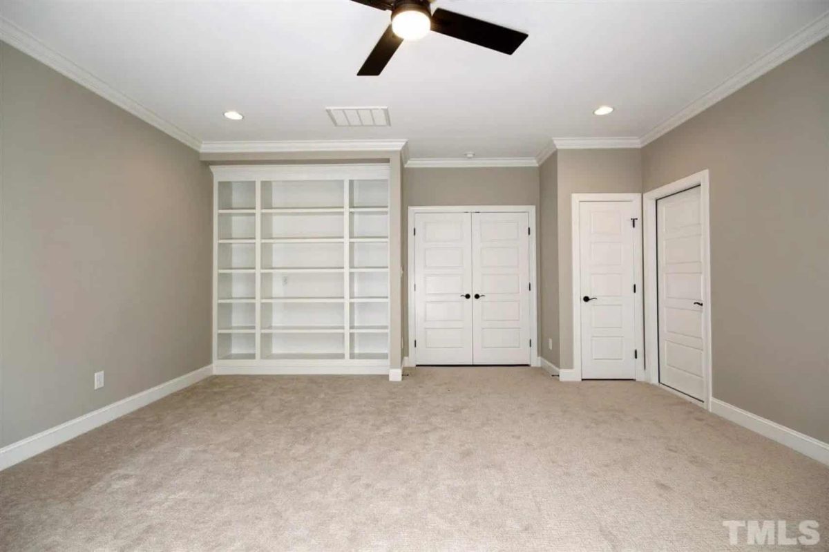 Spacious Traditional Craftsman house Plan with Detailed Blueprint