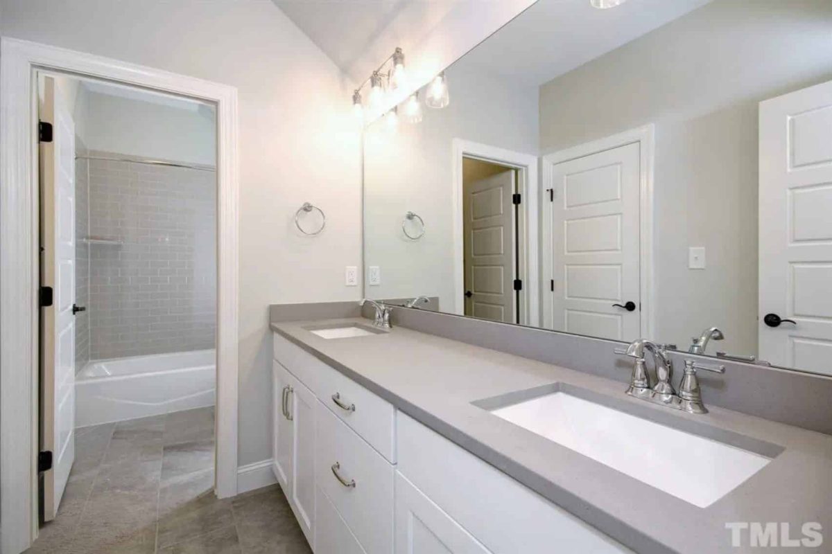 Spacious Traditional Craftsman house Plan with Detailed Blueprint