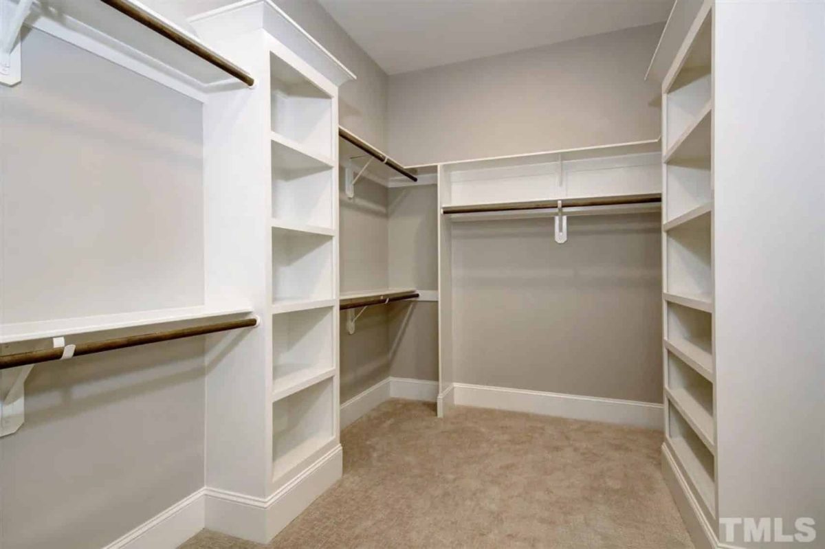 Spacious Traditional Craftsman house Plan with Detailed Blueprint