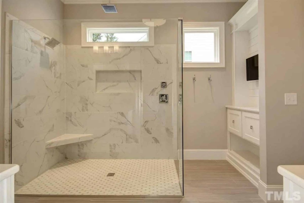 Spacious Traditional Craftsman house Plan with Detailed Blueprint