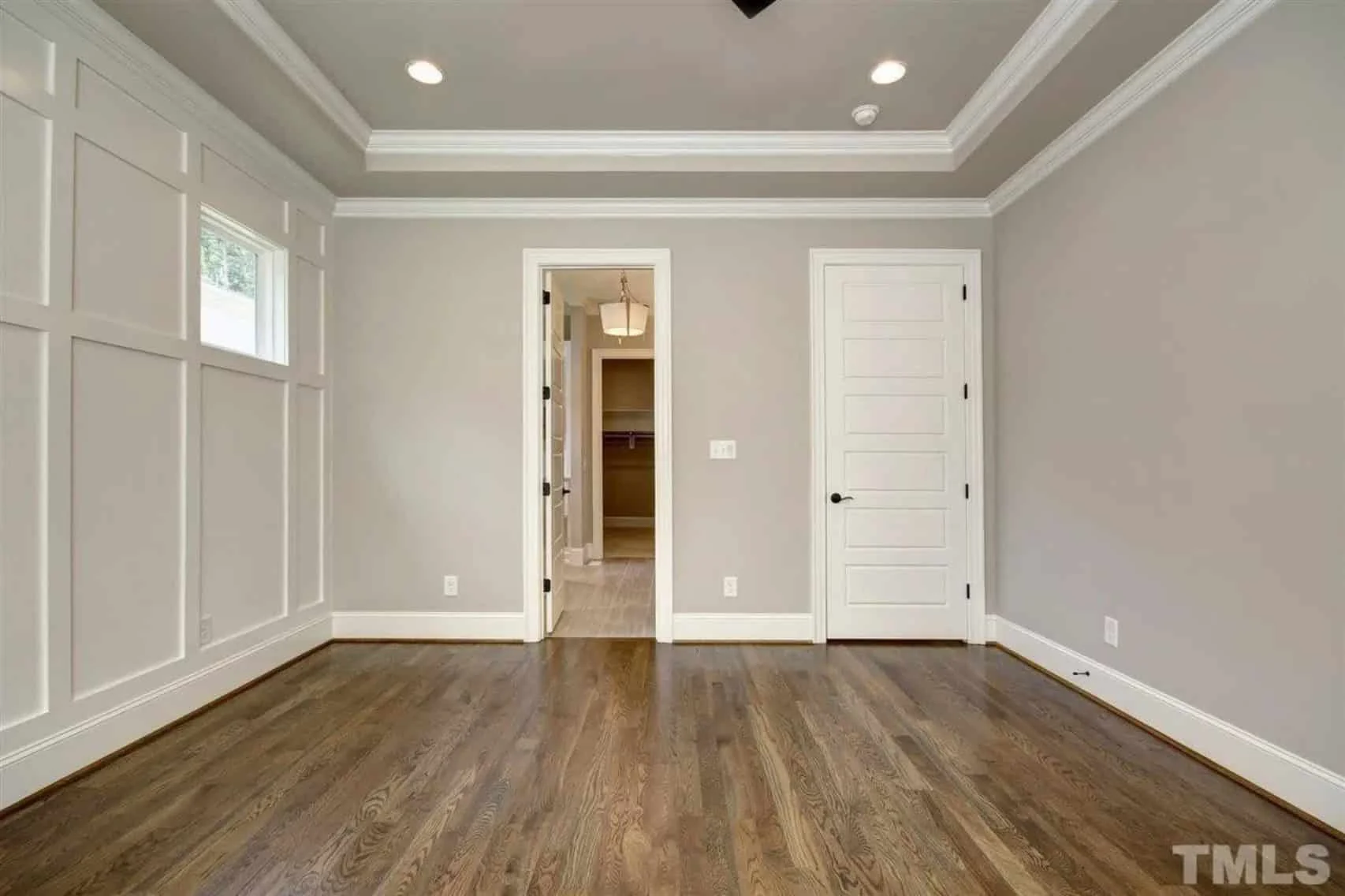 Spacious Traditional Craftsman house Plan with Detailed Blueprint