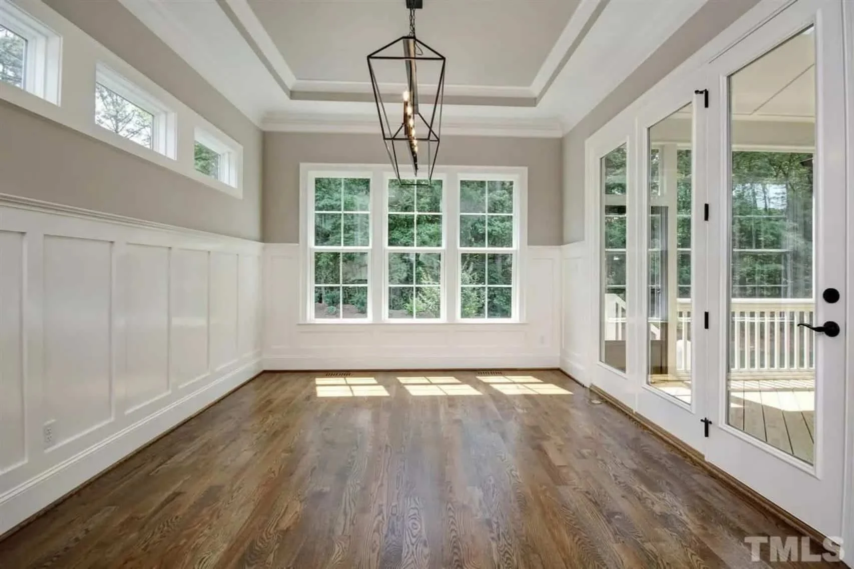 Spacious Traditional Craftsman house Plan with Detailed Blueprint