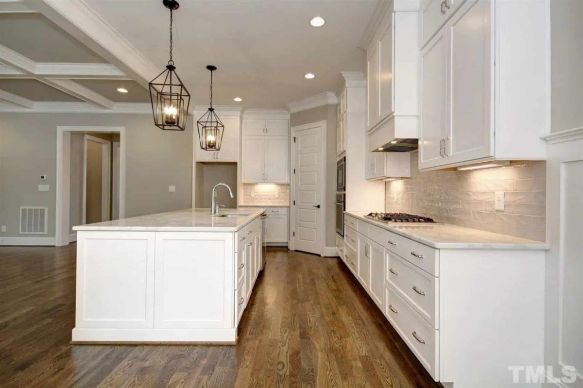 Spacious Traditional Craftsman house Plan with Detailed Blueprint