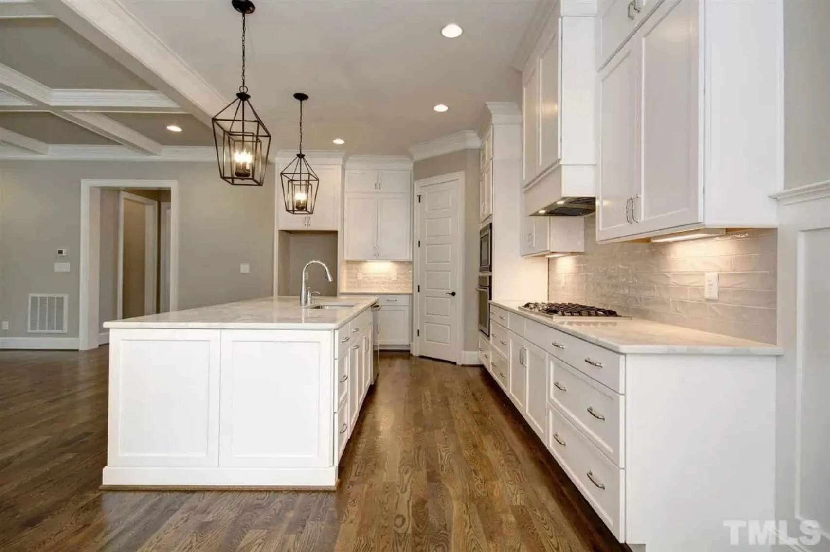 Spacious Traditional Craftsman house Plan with Detailed Blueprint