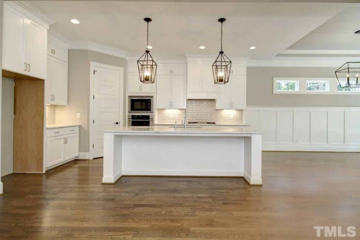 Spacious Traditional Craftsman house Plan with Detailed Blueprint