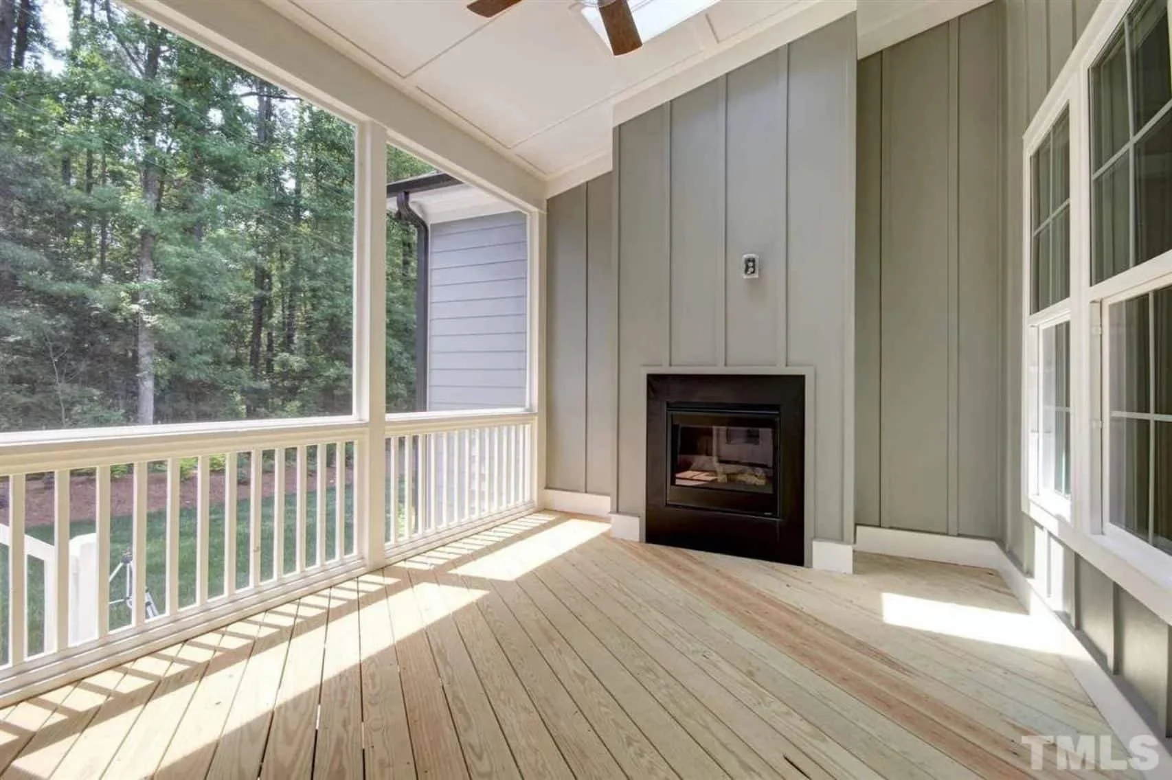 Spacious Traditional Craftsman house Plan with Detailed Blueprint