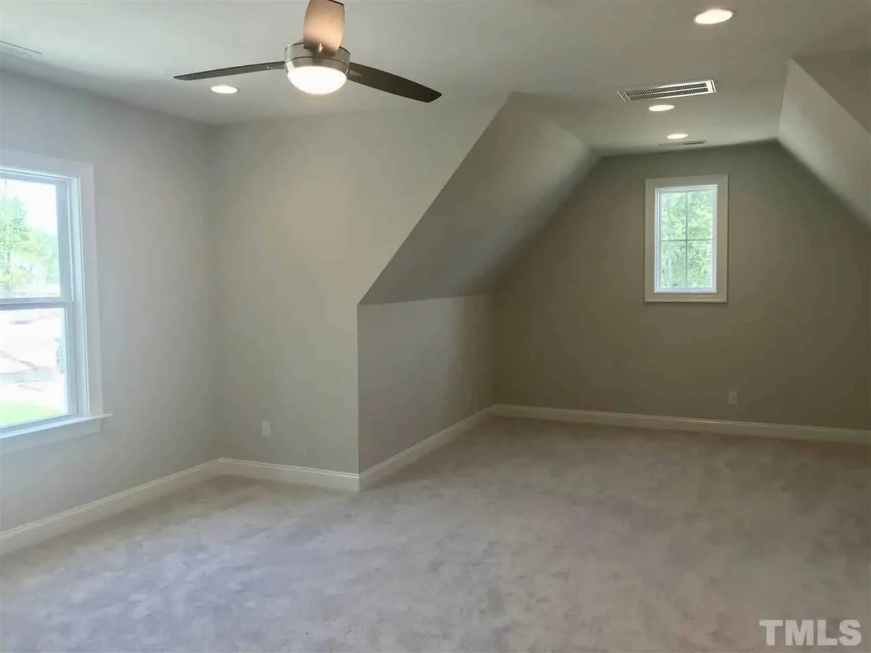 Charming house Plan with Spacious Layout and Modern Designs