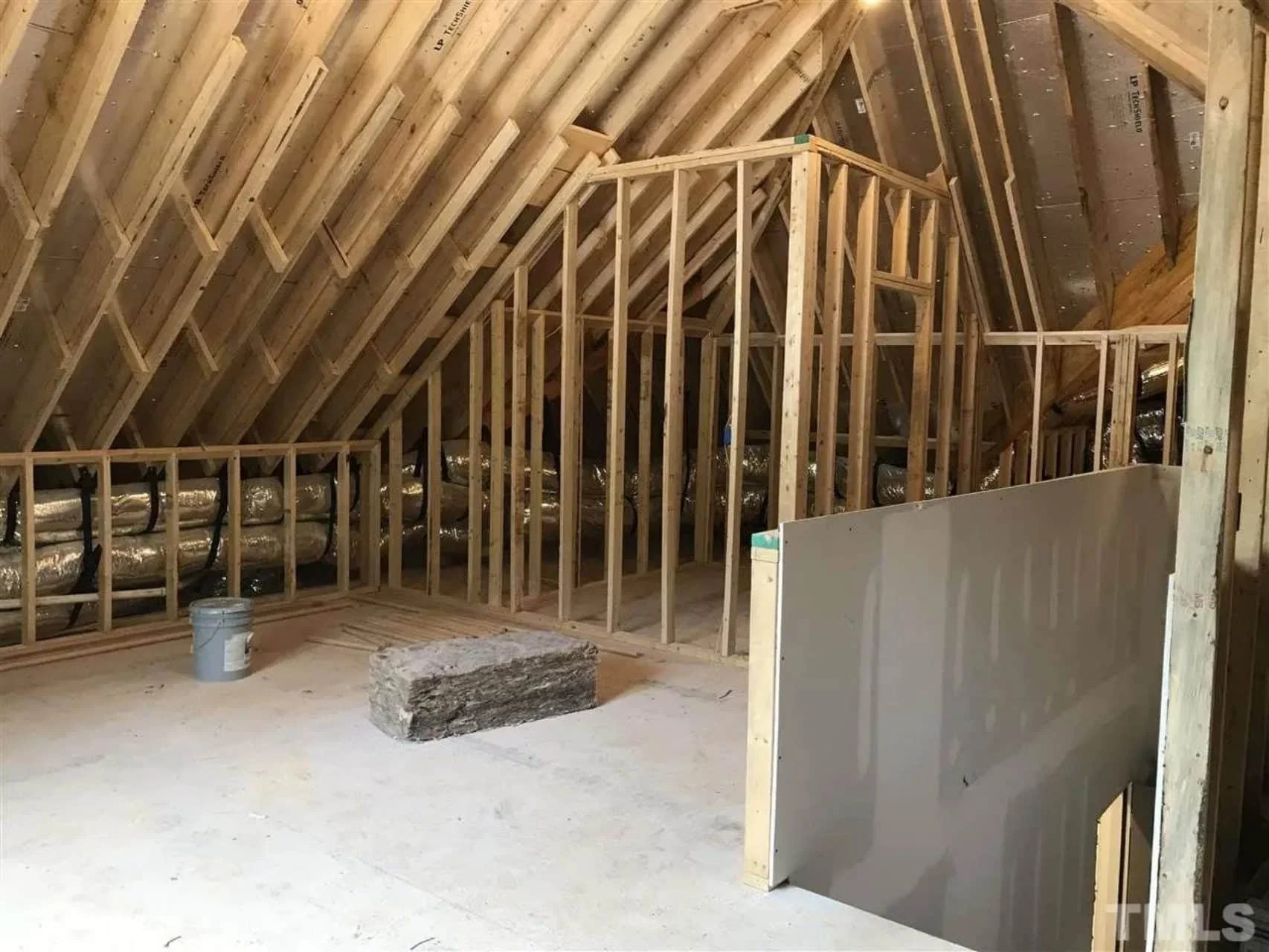 Charming house Plan with Spacious Layout and Modern Designs