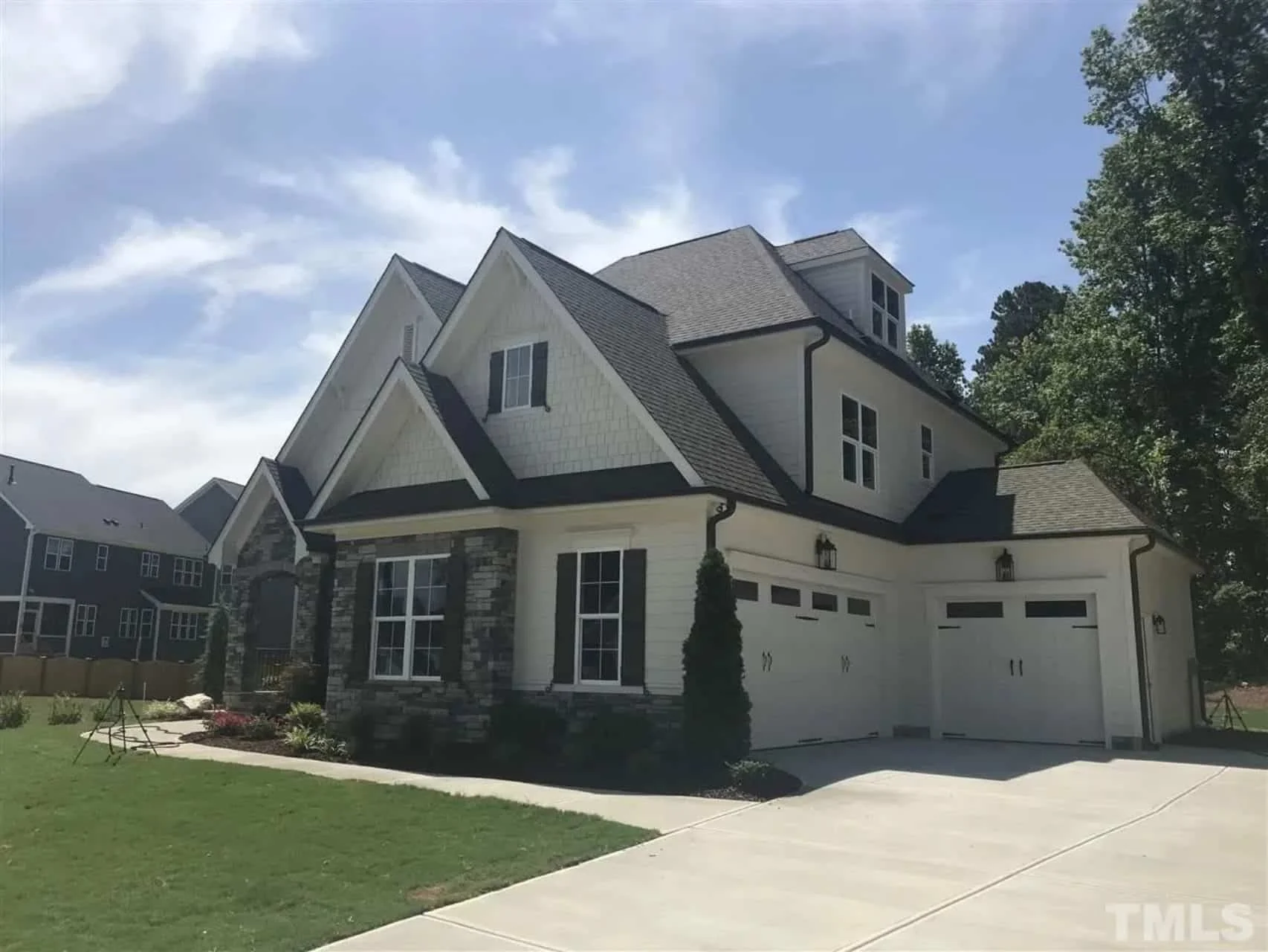 Charming house Plan with Spacious Layout and Modern Designs