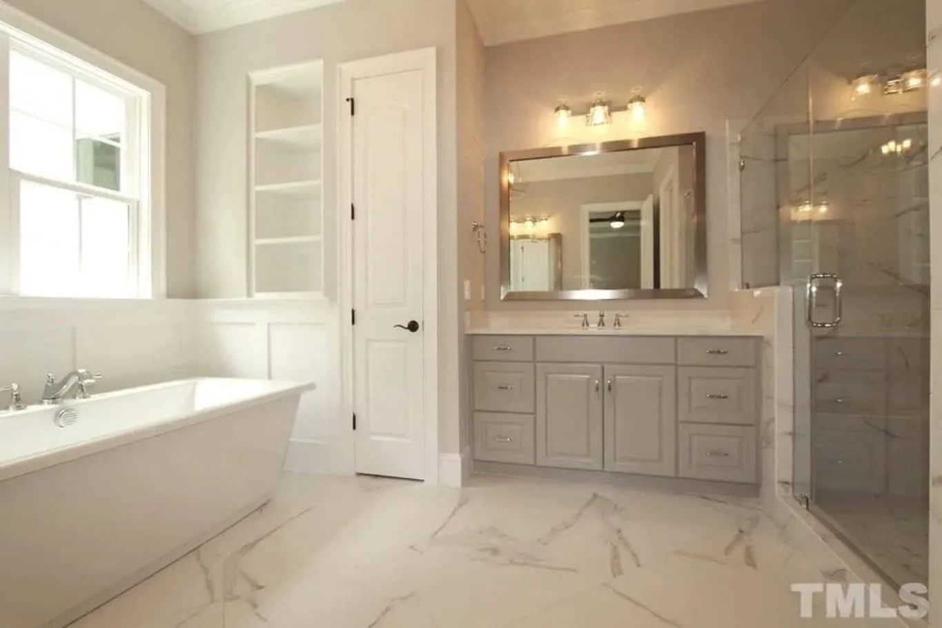 Modern house Floor Plan with 4 Bedrooms, CAD Designs & Features