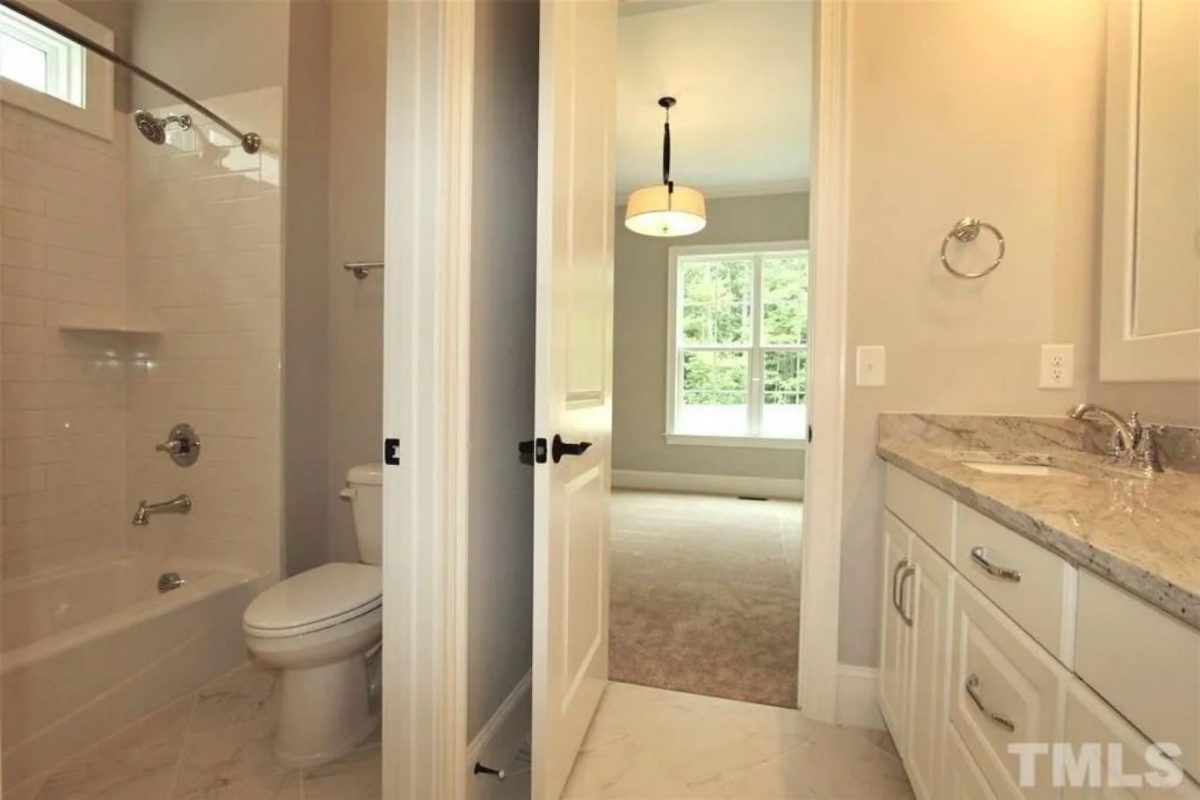 Modern house Floor Plan with 4 Bedrooms, CAD Designs & Features