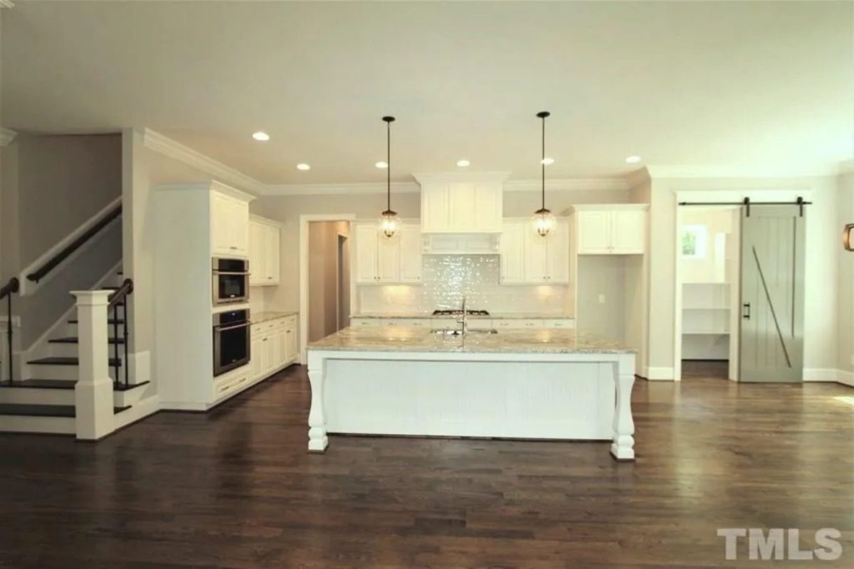 Modern house Floor Plan with 4 Bedrooms, CAD Designs & Features