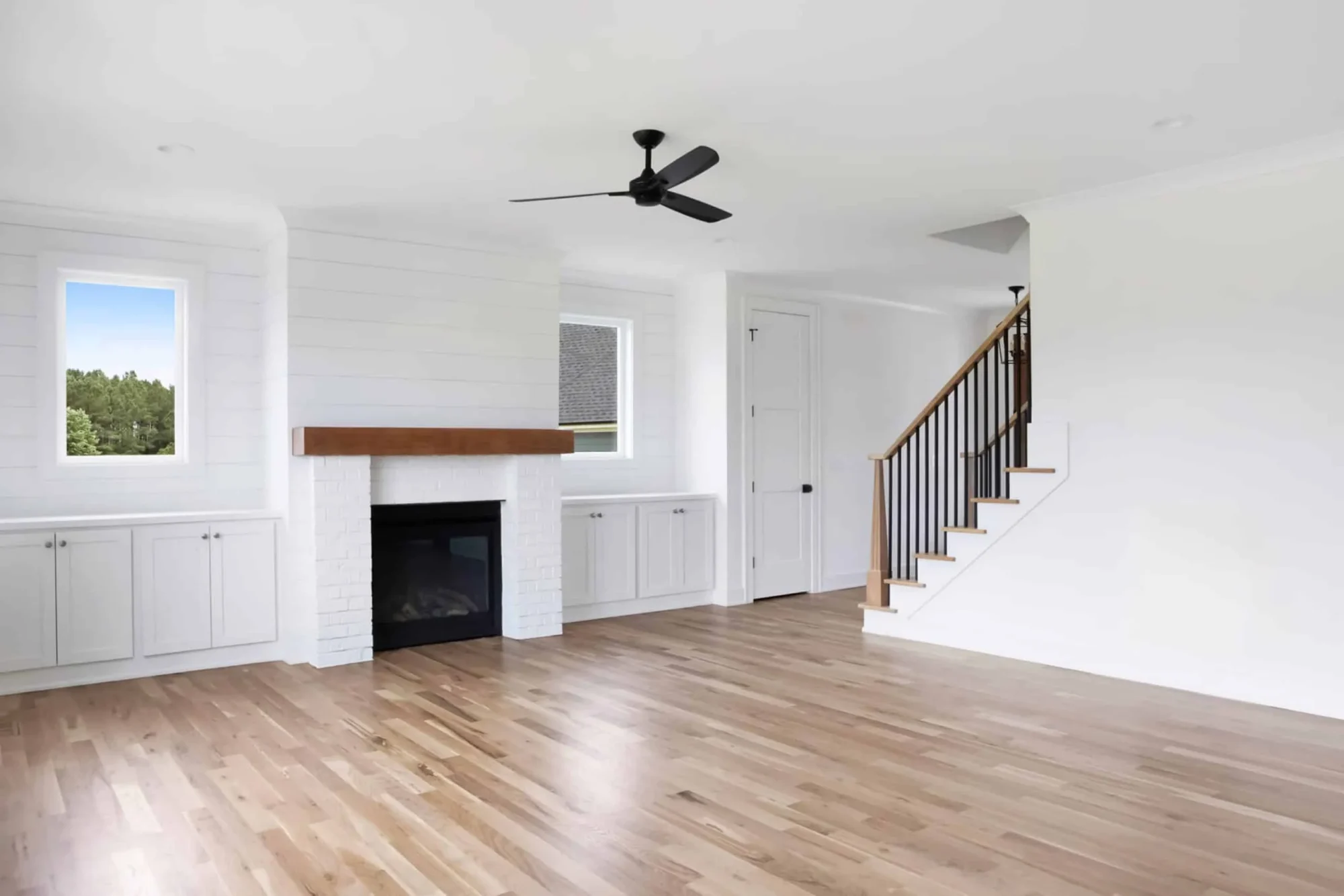 Modern Farmhouse house Plan with Detailed Blueprint Designs