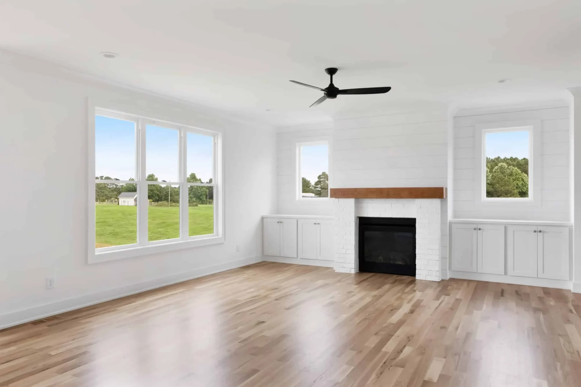 Modern Farmhouse house Plan with Detailed Blueprint Designs