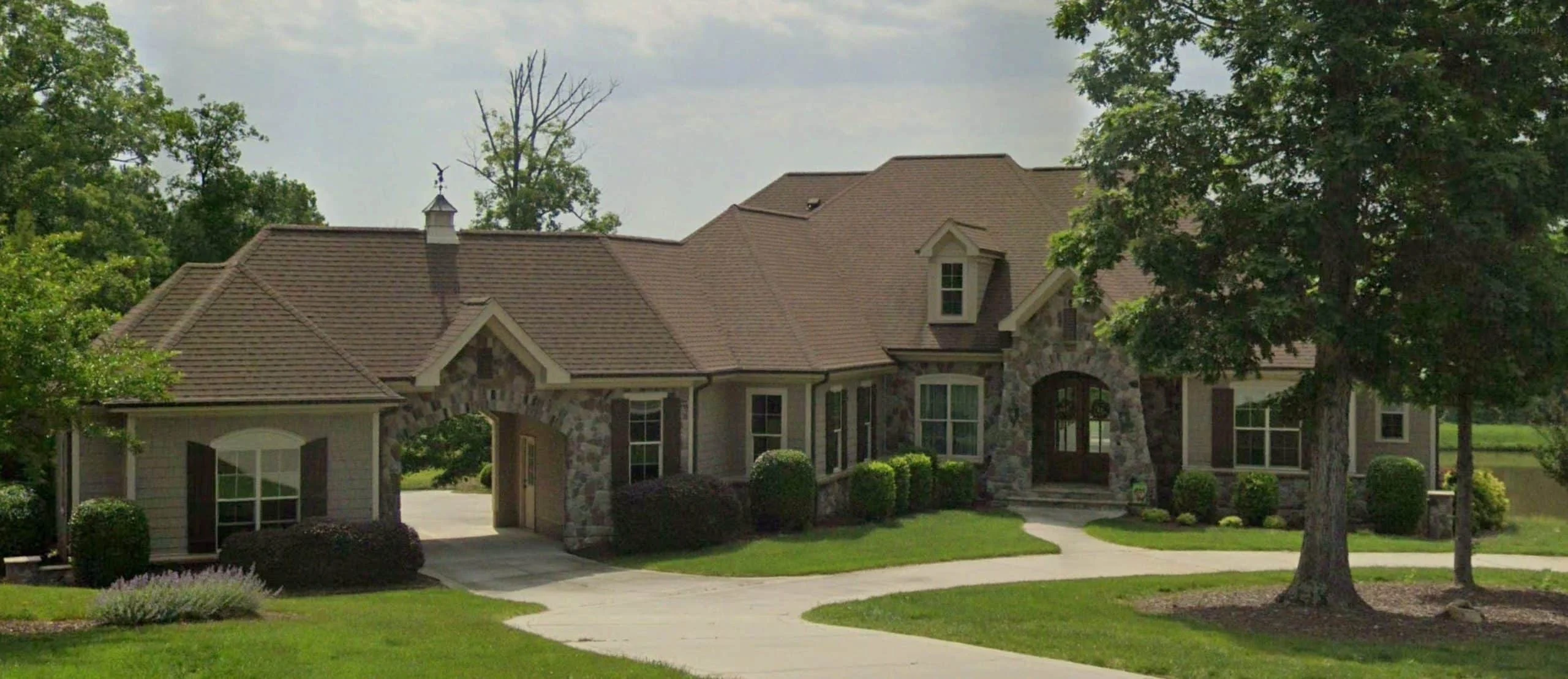 Luxurious house Plan with Angled Garage