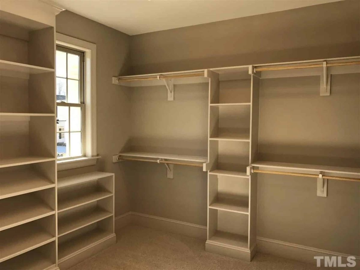 Craftsman-Style house Plan with Spacious Layout and CAD Designs