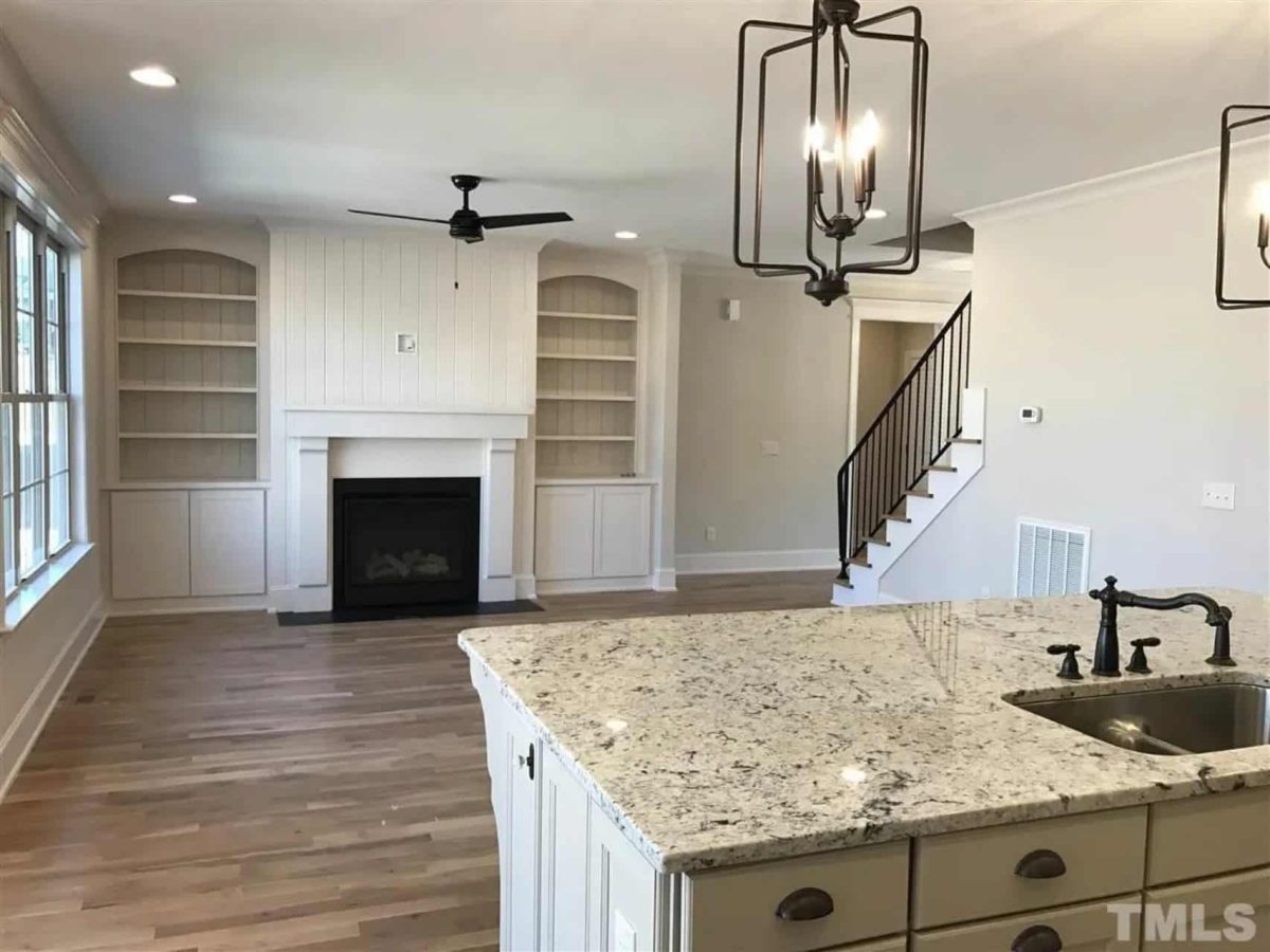 Craftsman-Style house Plan with Spacious Layout and CAD Designs