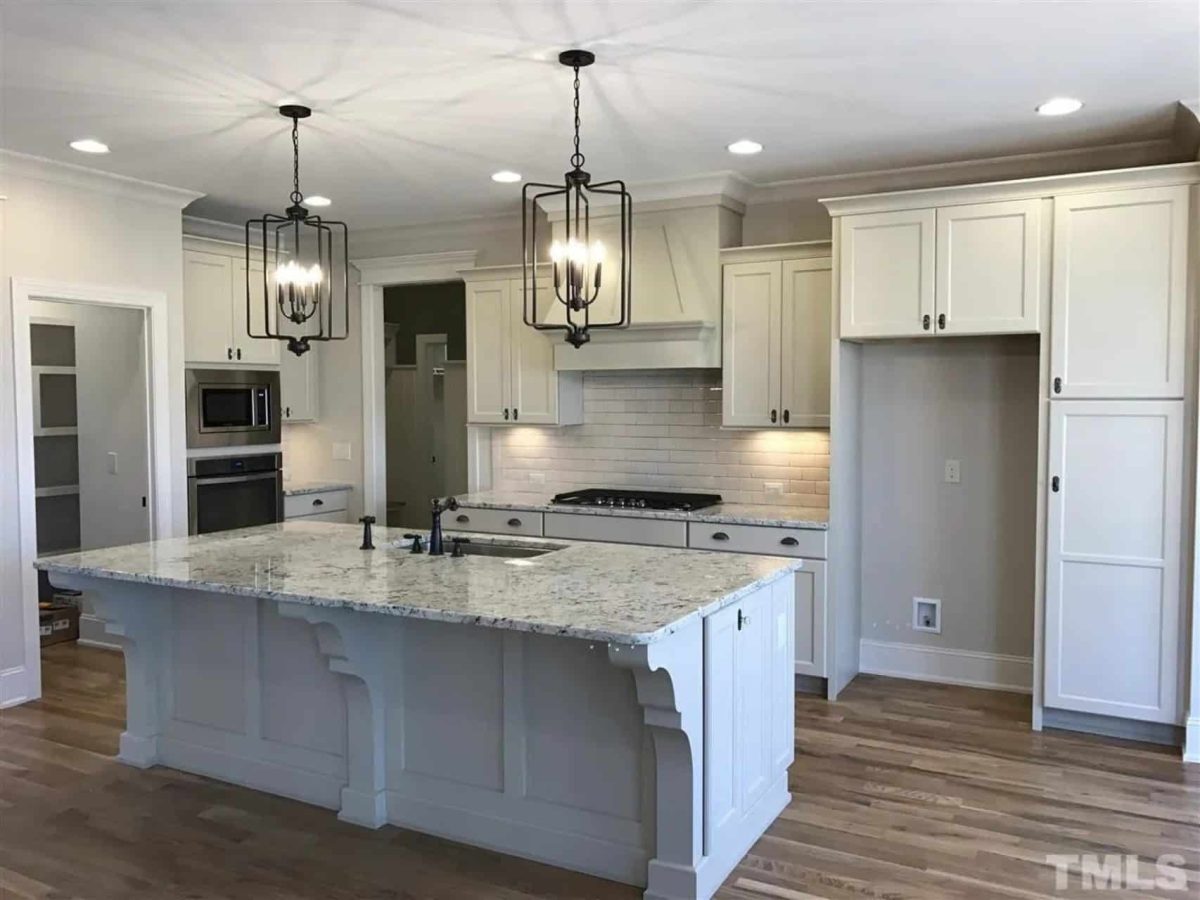 Craftsman-Style house Plan with Spacious Layout and CAD Designs