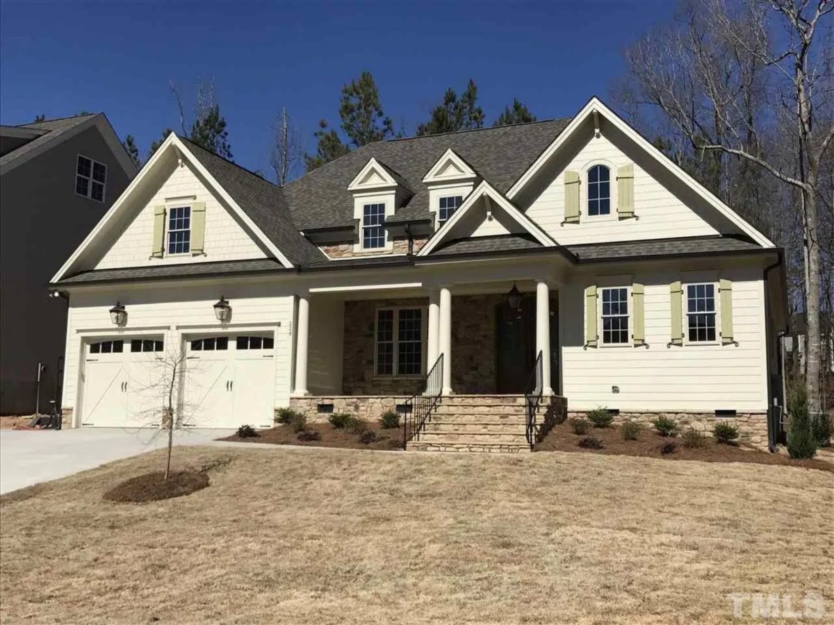 Craftsman-Style house Plan with Spacious Layout and CAD Designs