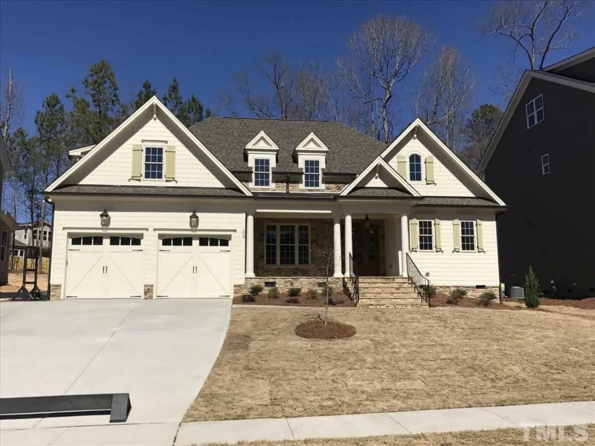 Craftsman-Style house Plan with Spacious Layout and CAD Designs