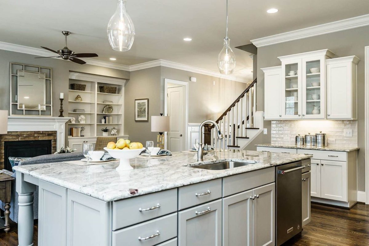 Traditional Craftsman house Plan with Spacious Floor Designs