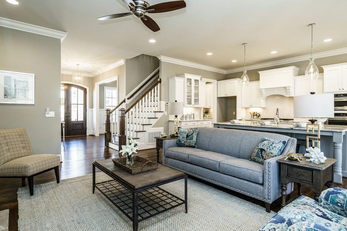 Traditional Craftsman house Plan with Spacious Floor Designs