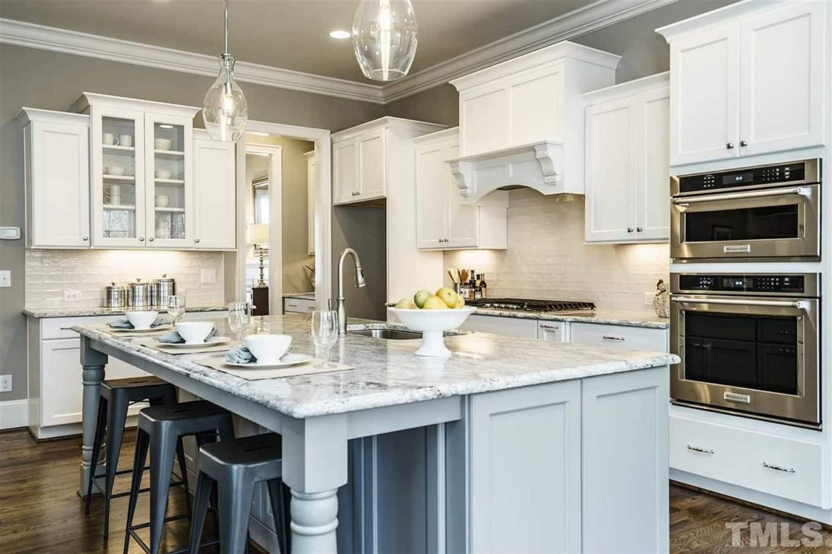 Traditional Craftsman house Plan with Spacious Floor Designs