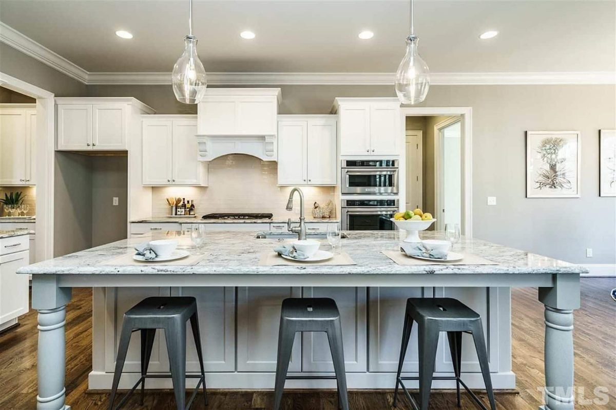 Traditional Craftsman house Plan with Spacious Floor Designs