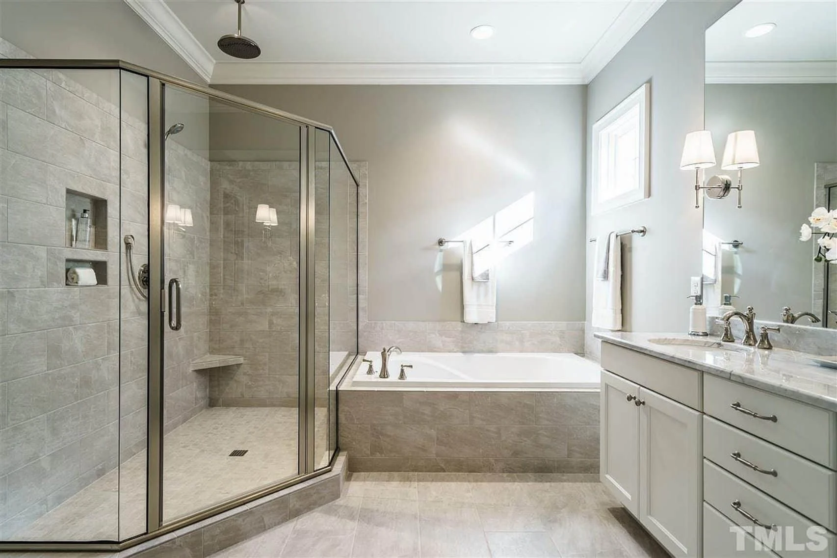 Traditional Craftsman house Plan with Spacious Floor Designs