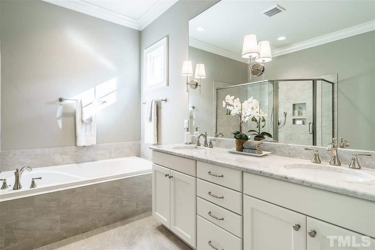 Traditional Craftsman house Plan with Spacious Floor Designs