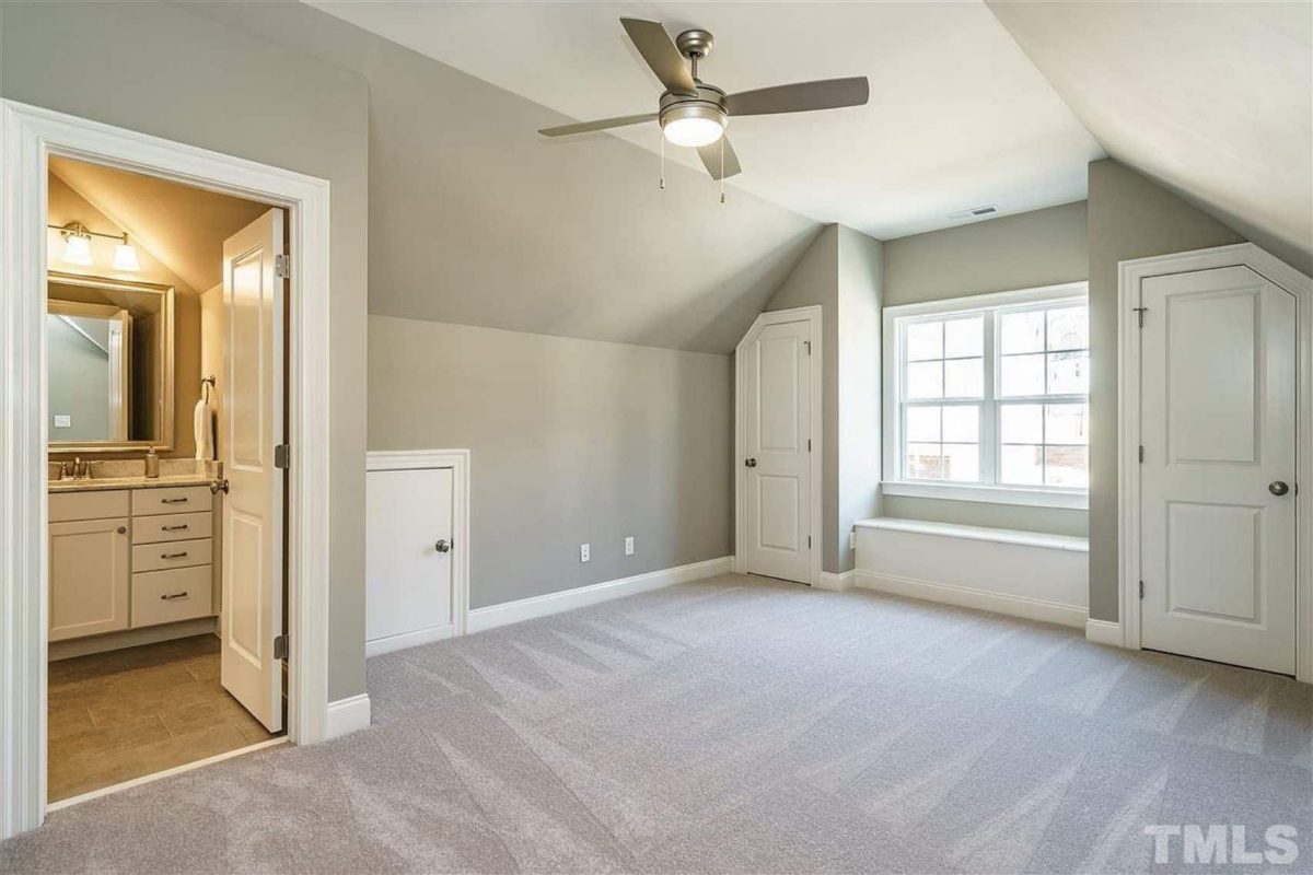 Traditional Craftsman house Plan with Spacious Floor Designs