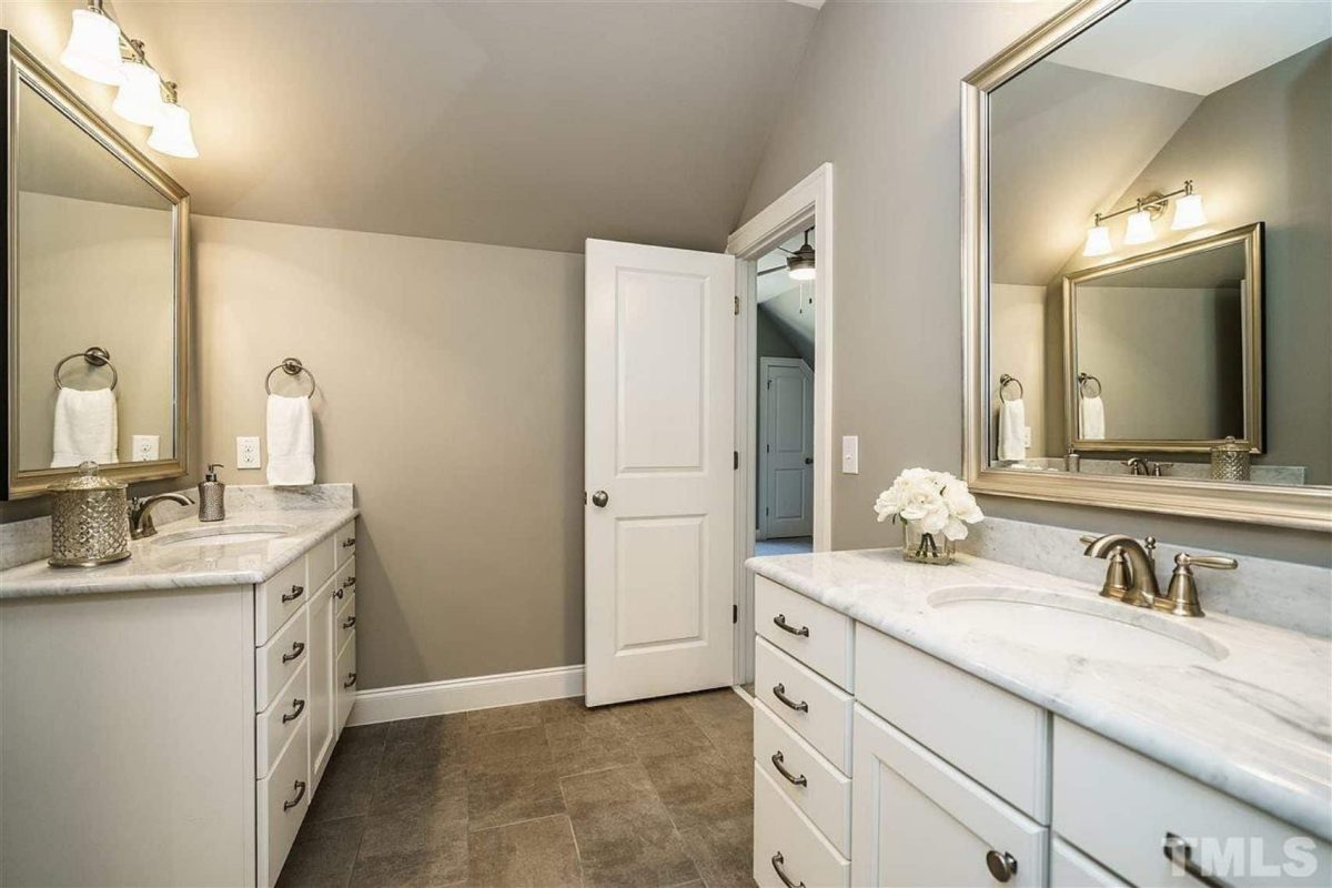 Traditional Craftsman house Plan with Spacious Floor Designs