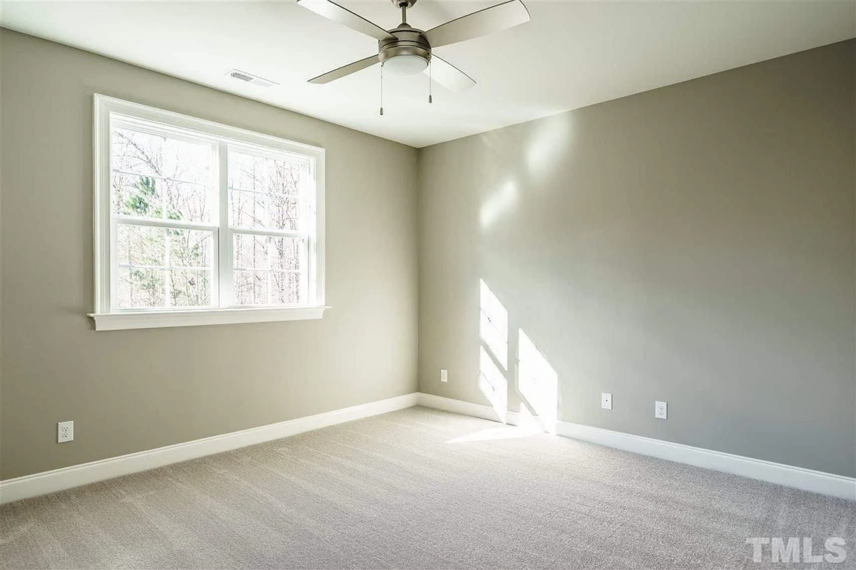 Traditional Craftsman house Plan with Spacious Floor Designs