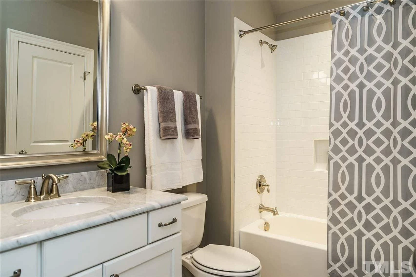 Traditional Craftsman house Plan with Spacious Floor Designs