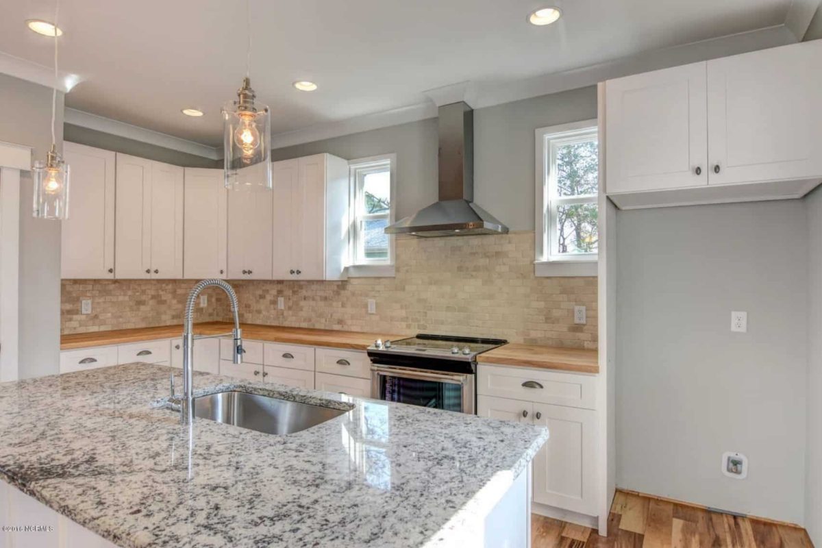 Modern Beach house Floor Plan with 4 Beds and Garage