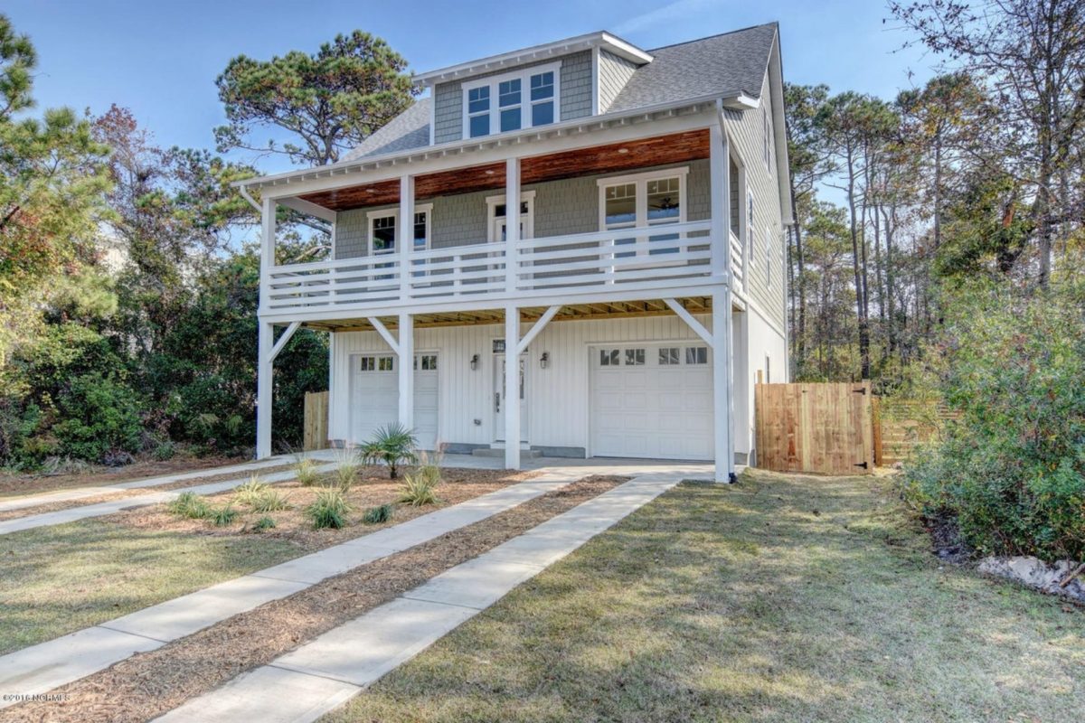 Modern Beach house Floor Plan with 4 Beds and Garage