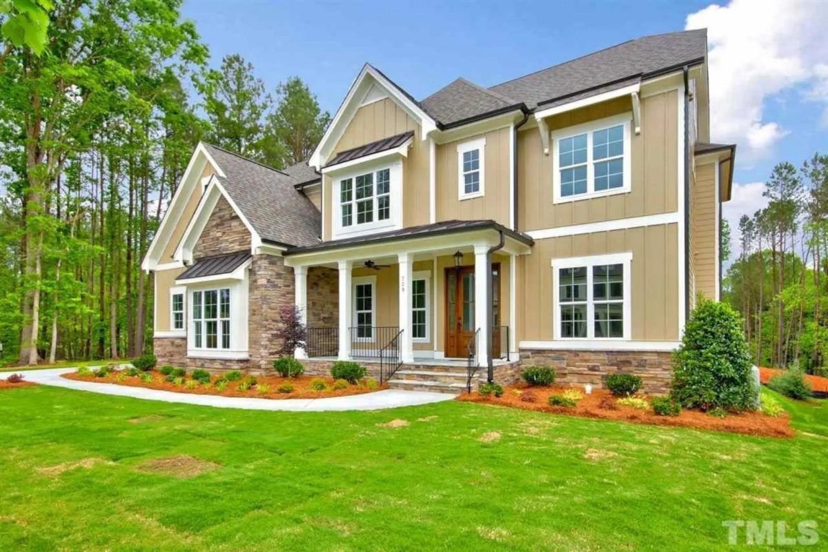 Traditional house Plan with CAD Designs and Spacious Layout