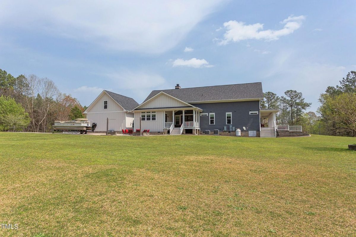 Elegant Traditional Farmhouse Floor Plan and Designs
