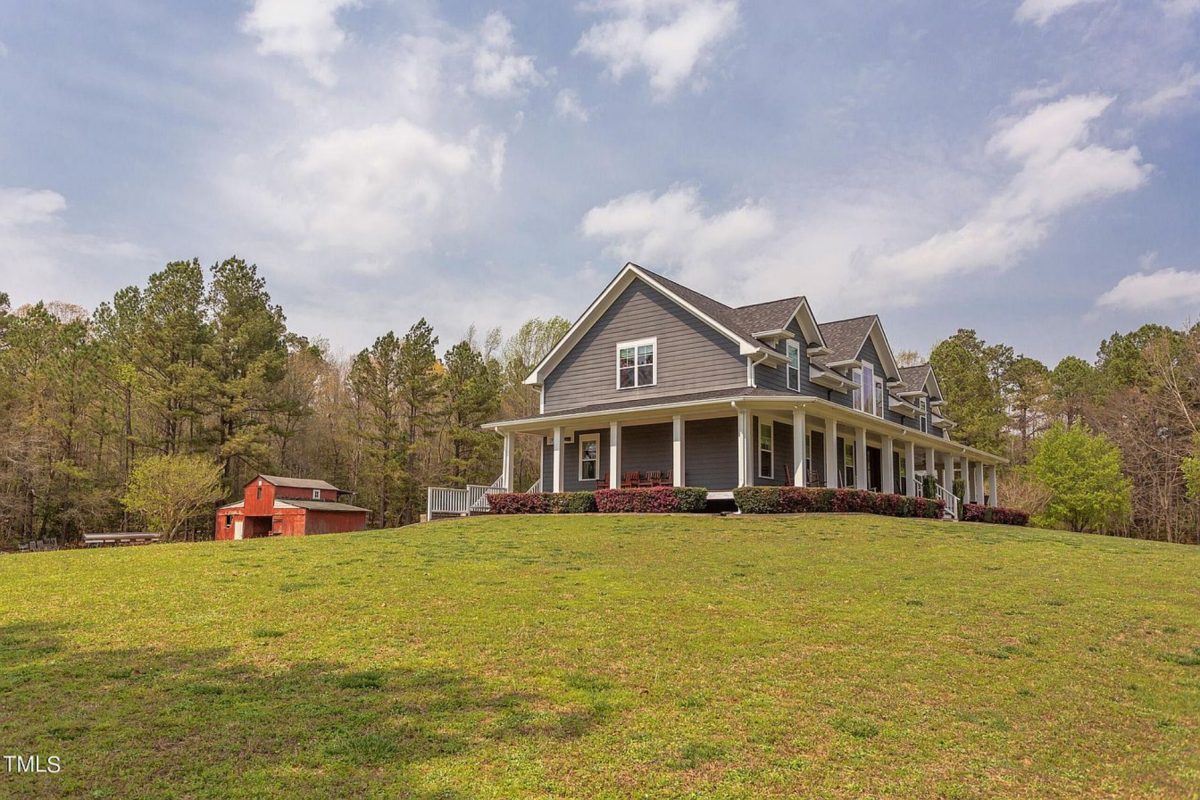 Elegant Traditional Farmhouse Floor Plan and Designs