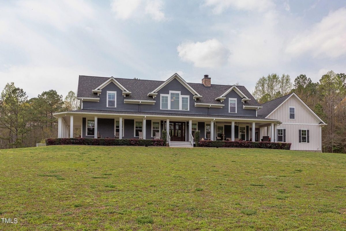 Elegant Traditional Farmhouse Floor Plan and Designs