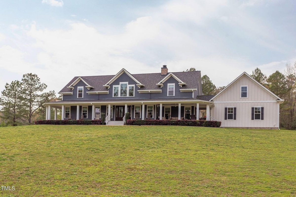 Elegant Traditional Farmhouse Floor Plan and Designs
