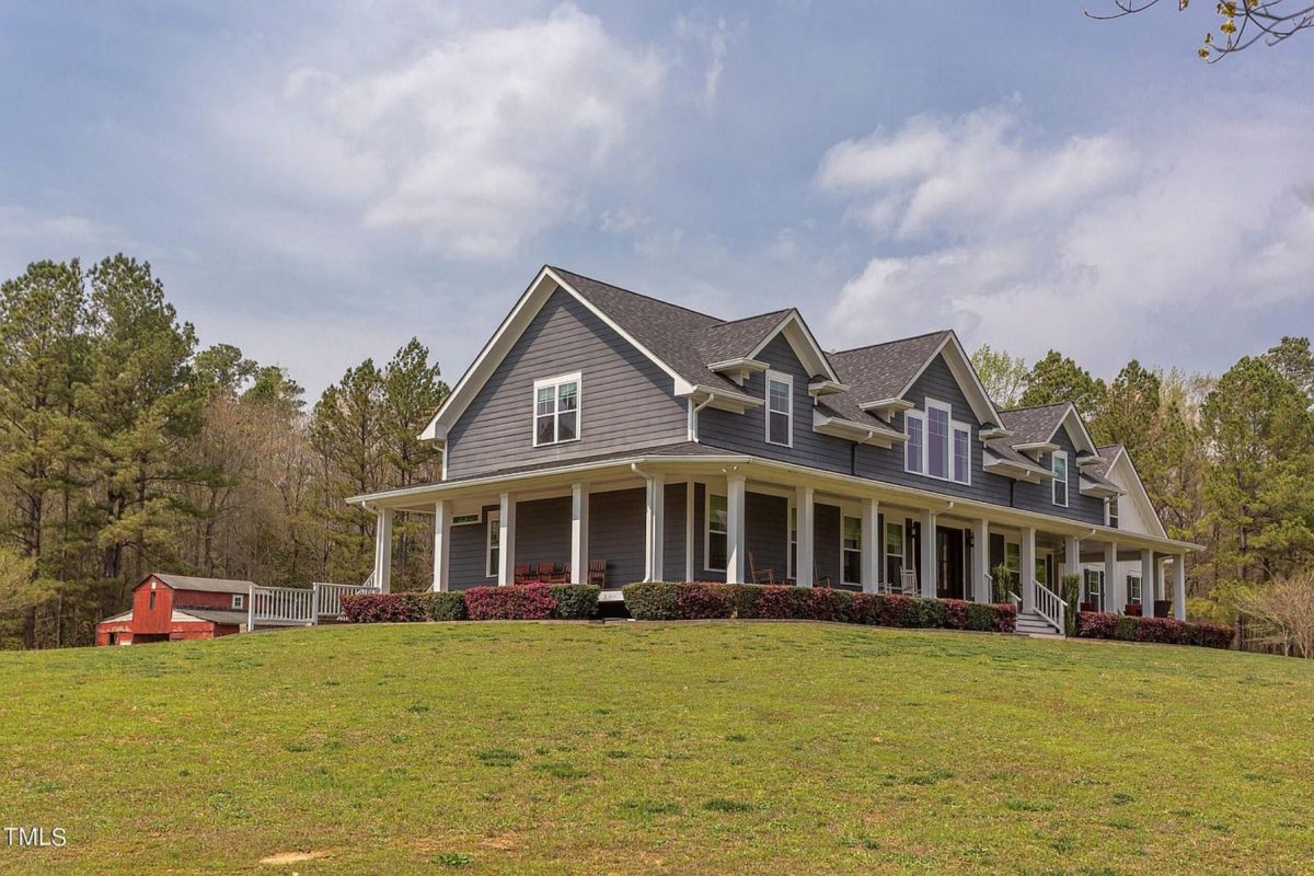 Elegant Traditional Farmhouse Floor Plan and Designs