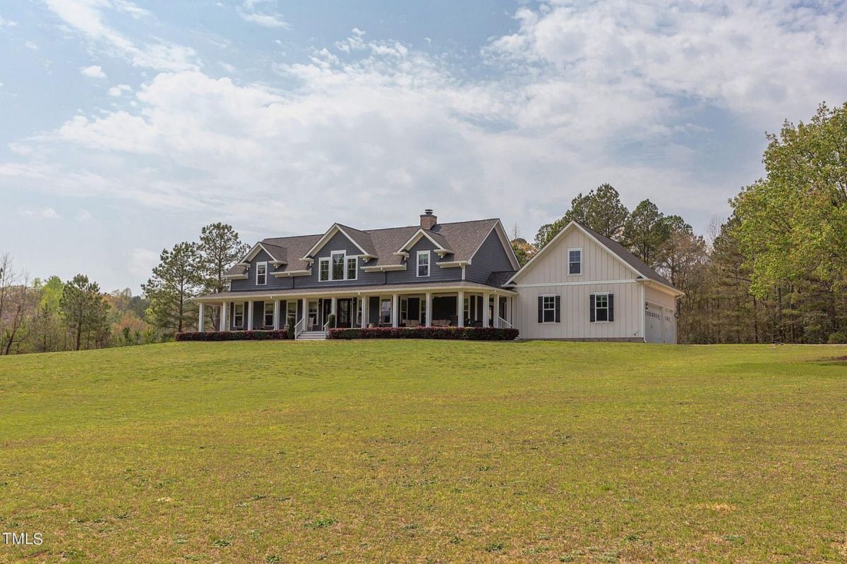 Elegant Traditional Farmhouse Floor Plan and Designs