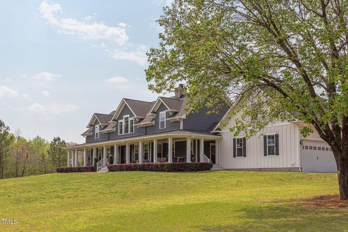 Elegant Traditional Farmhouse Floor Plan and Designs
