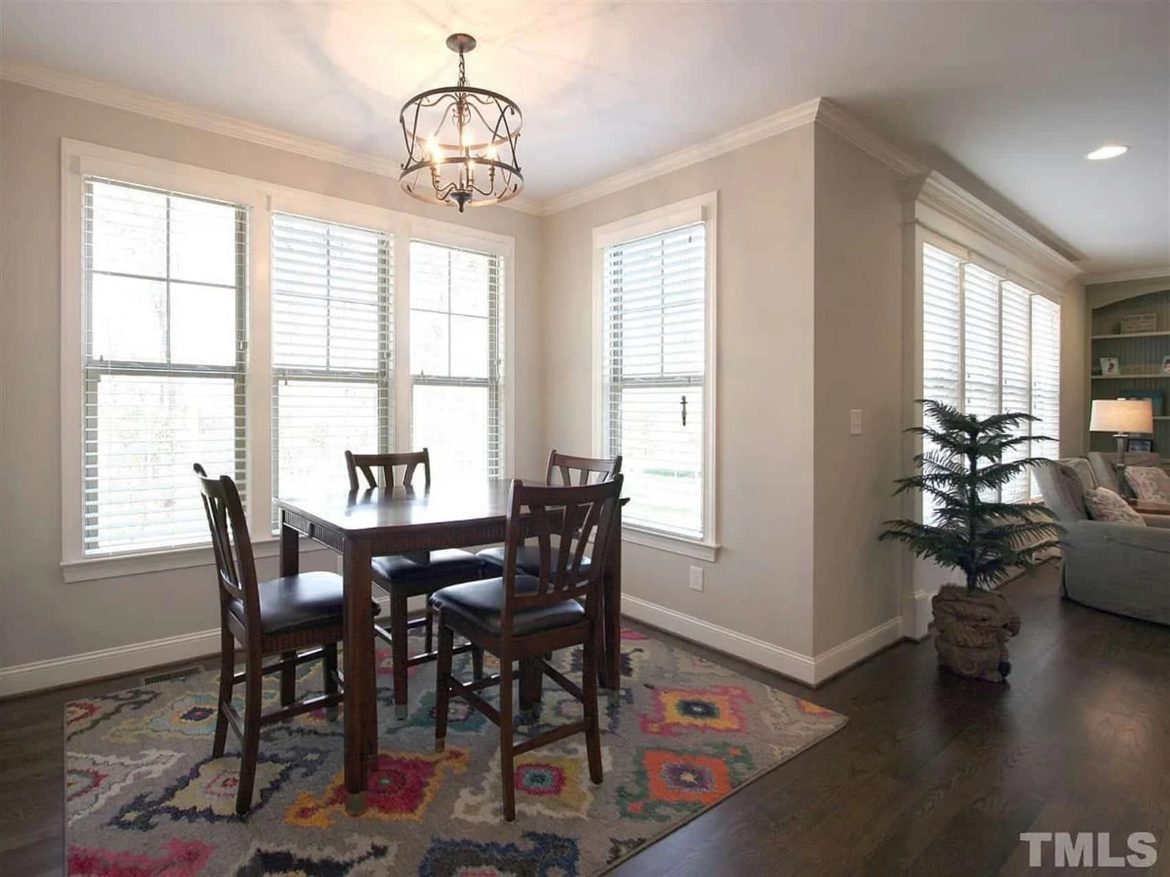 Traditional Craftsman house Plan with Spacious Floor and Garage