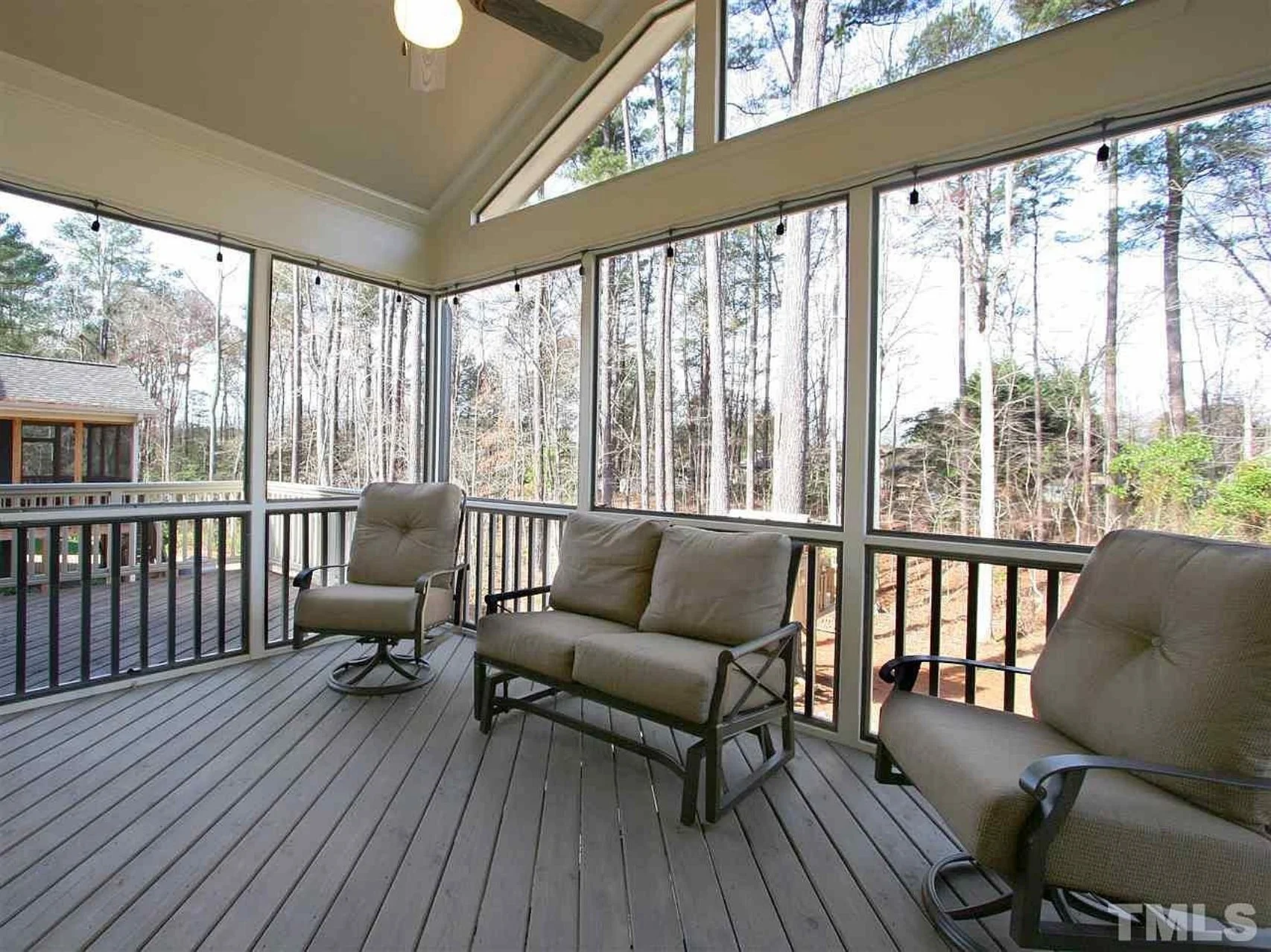 Traditional Craftsman house Plan with Spacious Floor and Garage