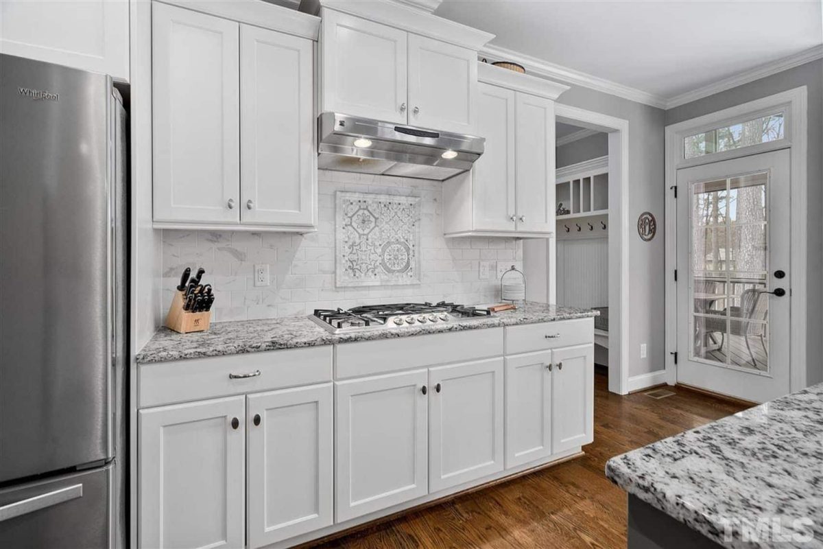 Traditional Craftsman house Plan with Spacious Floor and Garage