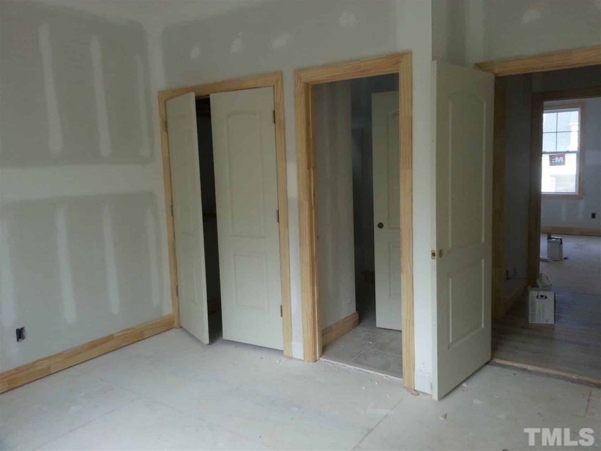 Traditional Craftsman house Plan with 2.5 Floors and Garage