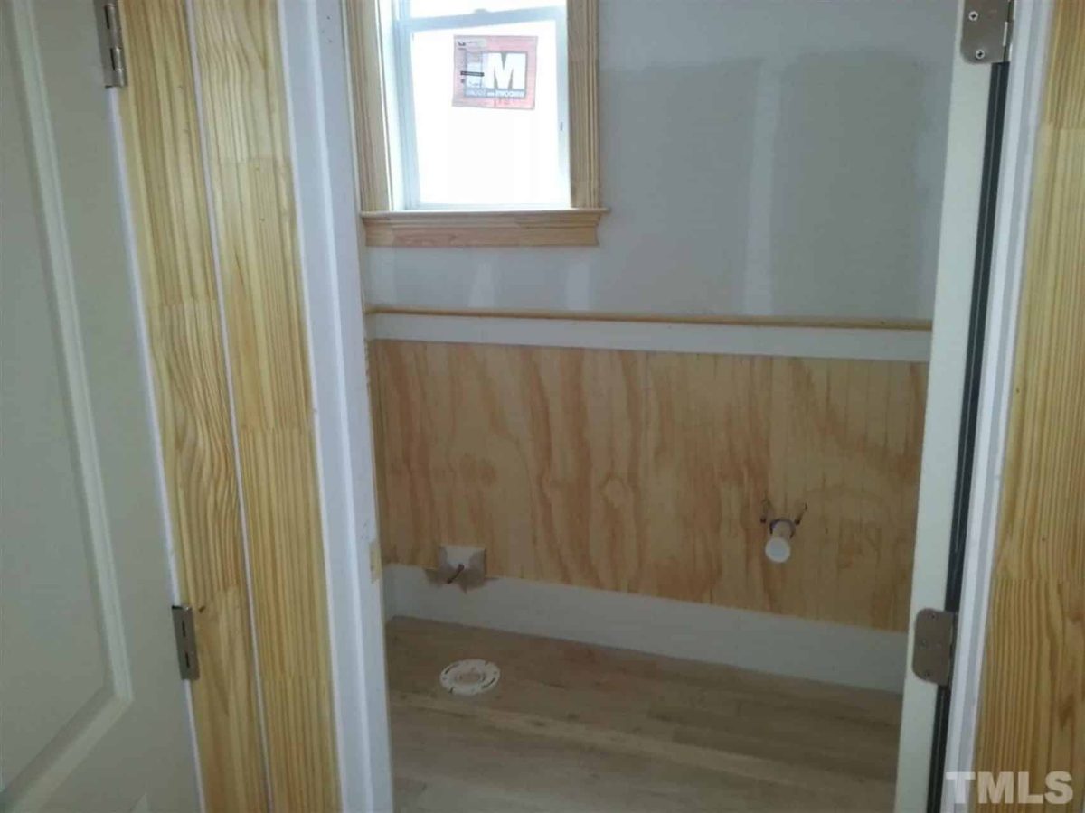 Traditional Craftsman house Plan with 2.5 Floors and Garage