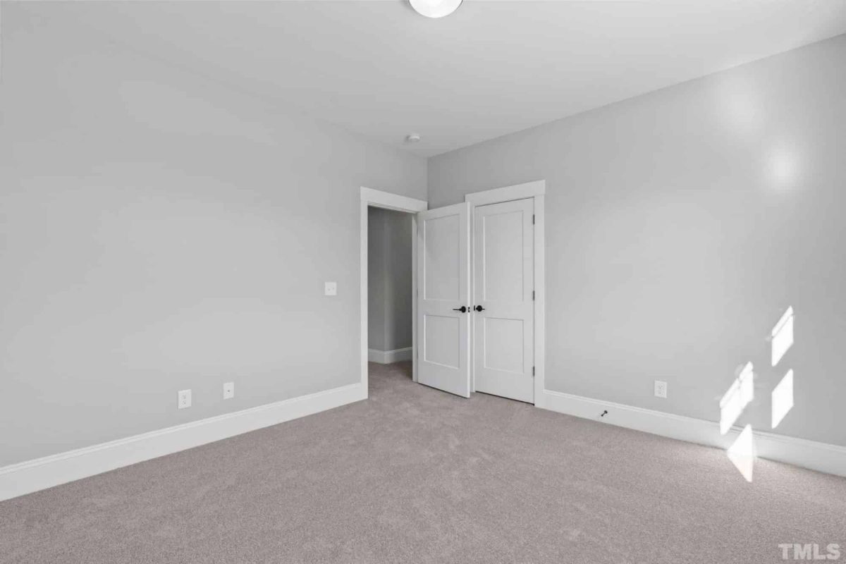 Traditional Craftsman house Plan with 2.5 Floors and Garage